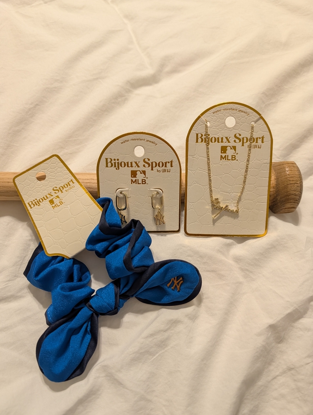 Bijoux Sport By LUV AJ New York Yankees Gold Tone Necklace Earrings & Scrunchie